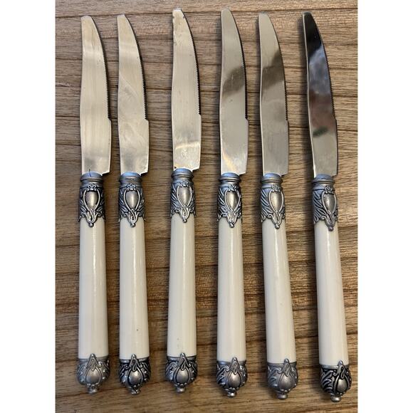 Home Essentials Other - Vtg Set of 6 Home Essentials RENAISSANCE BONE Dinner Knives 9” Serrated